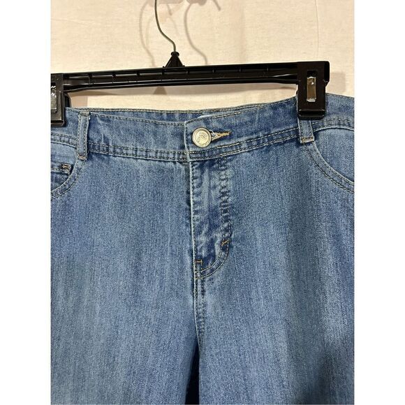 Just My Size size 16W average cropped jeans.  Embroidered on pockets - Picture 3 of 8
